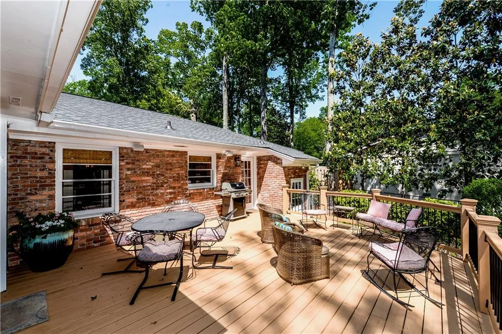 525 Timber Valley Road, Atlanta, Georgia 30342, 3 Bedrooms Bedrooms, ,2 BathroomsBathrooms,Residential,Sold,525 Timber Valley Road,5844671
