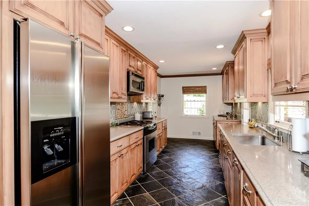 525 Timber Valley Road, Atlanta, Georgia 30342, 3 Bedrooms Bedrooms, ,2 BathroomsBathrooms,Residential,Sold,525 Timber Valley Road,5844671