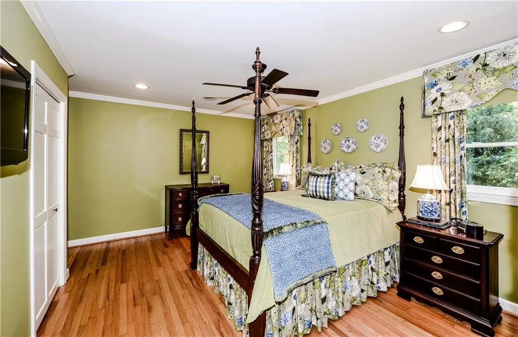 525 Timber Valley Road, Atlanta, Georgia 30342, 3 Bedrooms Bedrooms, ,2 BathroomsBathrooms,Residential,Sold,525 Timber Valley Road,5844671