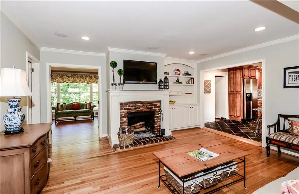 525 Timber Valley Road, Atlanta, Georgia 30342, 3 Bedrooms Bedrooms, ,2 BathroomsBathrooms,Residential,Sold,525 Timber Valley Road,5844671