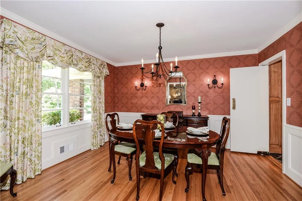 525 Timber Valley Road, Atlanta, Georgia 30342, 3 Bedrooms Bedrooms, ,2 BathroomsBathrooms,Residential,Sold,525 Timber Valley Road,5844671