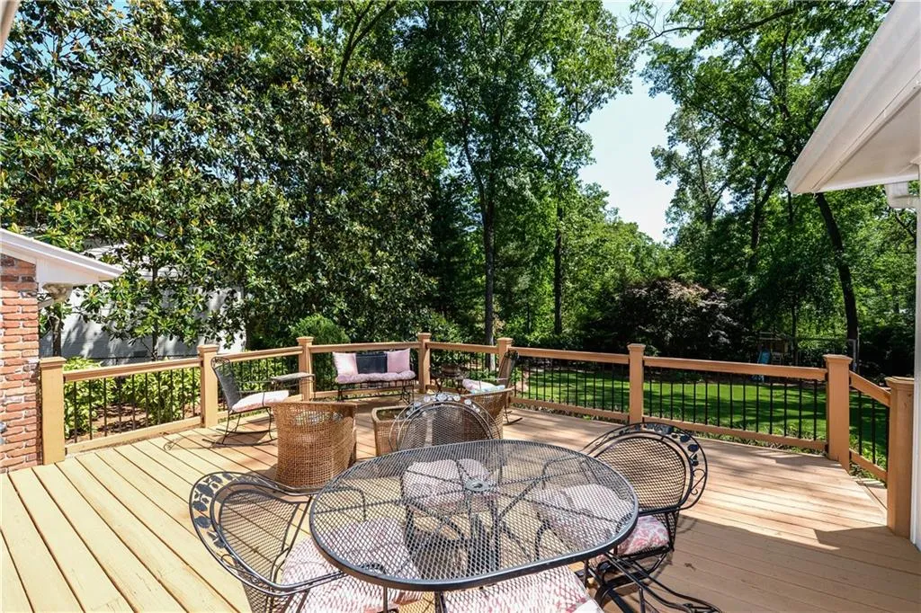 525 Timber Valley Road, Atlanta, Georgia 30342, 3 Bedrooms Bedrooms, ,2 BathroomsBathrooms,Residential,Sold,525 Timber Valley Road,5844671