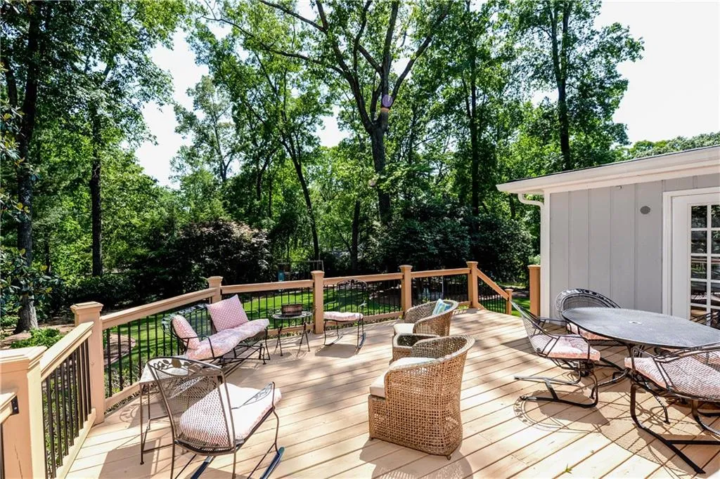 525 Timber Valley Road, Atlanta, Georgia 30342, 3 Bedrooms Bedrooms, ,2 BathroomsBathrooms,Residential,Sold,525 Timber Valley Road,5844671