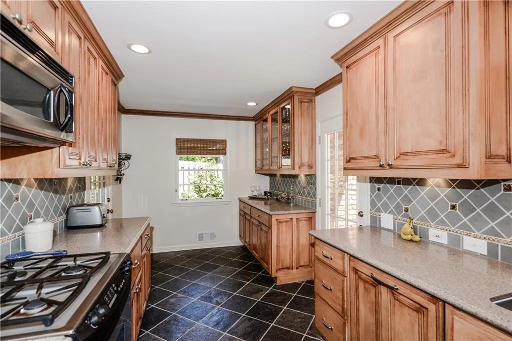 525 Timber Valley Road, Atlanta, Georgia 30342, 3 Bedrooms Bedrooms, ,2 BathroomsBathrooms,Residential,Sold,525 Timber Valley Road,5844671