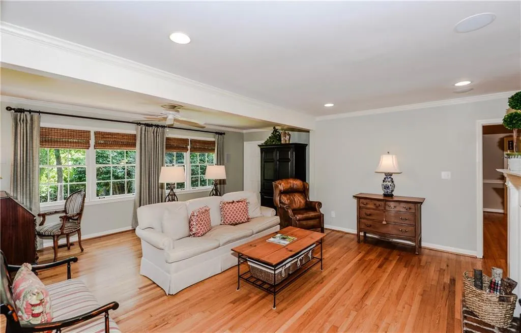 525 Timber Valley Road, Atlanta, Georgia 30342, 3 Bedrooms Bedrooms, ,2 BathroomsBathrooms,Residential,Sold,525 Timber Valley Road,5844671