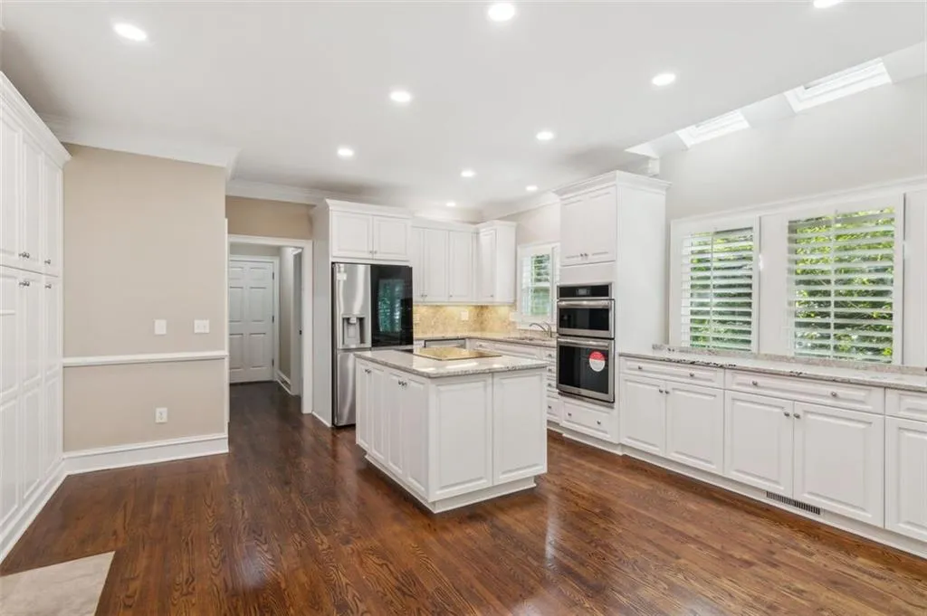 4217 Wieuca Overlook Ne, Atlanta, Georgia 30342, 5 Bedrooms Bedrooms, ,5 BathroomsBathrooms,Residential,For Sale,4217 Wieuca Overlook Ne,7580152