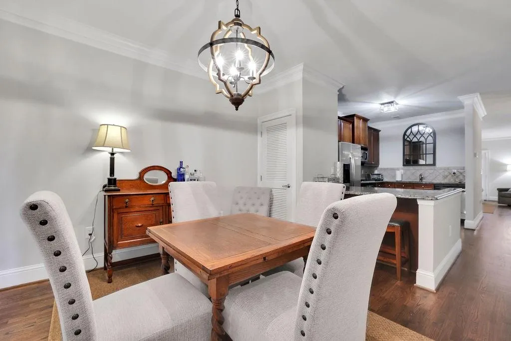 1104 Glenridge Place, Atlanta, Georgia 30342, 2 Bedrooms Bedrooms, ,2 BathroomsBathrooms,Residential,Sold,1104 Glenridge Place,7160668