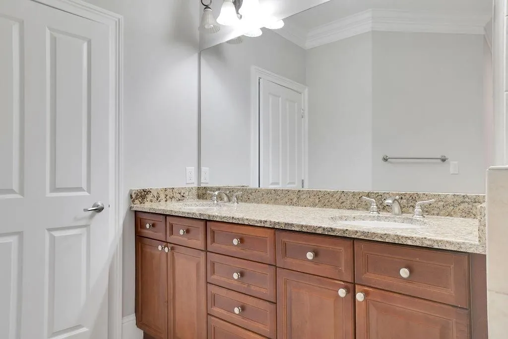 1104 Glenridge Place, Atlanta, Georgia 30342, 2 Bedrooms Bedrooms, ,2 BathroomsBathrooms,Residential,Sold,1104 Glenridge Place,7160668