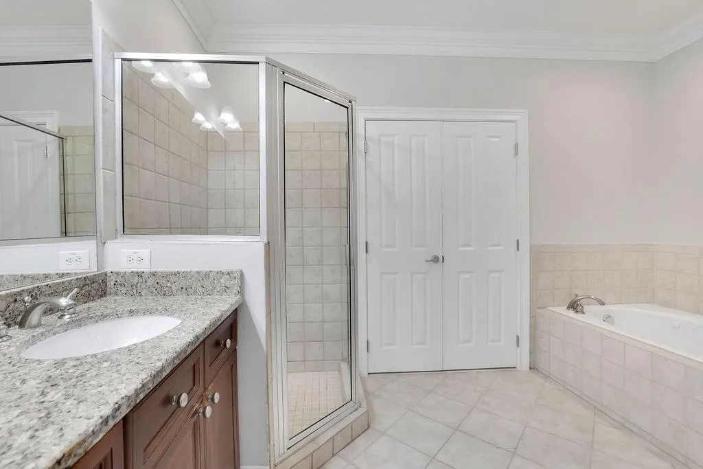 1104 Glenridge Place, Atlanta, Georgia 30342, 2 Bedrooms Bedrooms, ,2 BathroomsBathrooms,Residential,Sold,1104 Glenridge Place,7160668