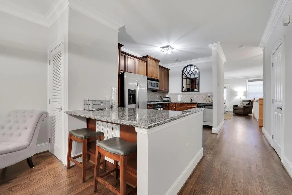 1104 Glenridge Place, Atlanta, Georgia 30342, 2 Bedrooms Bedrooms, ,2 BathroomsBathrooms,Residential,Sold,1104 Glenridge Place,7160668