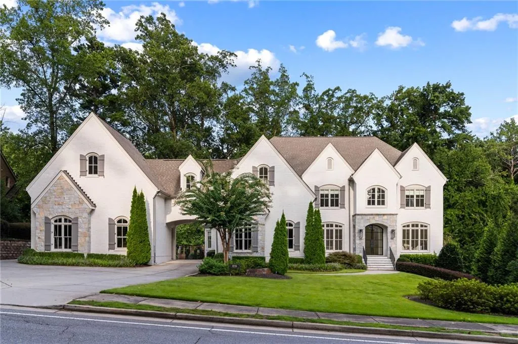 4715 Lake Forrest Drive, Atlanta, Georgia 30342, 6 Bedrooms Bedrooms, ,6 BathroomsBathrooms,Residential,For Sale,4715 Lake Forrest Drive,7639715