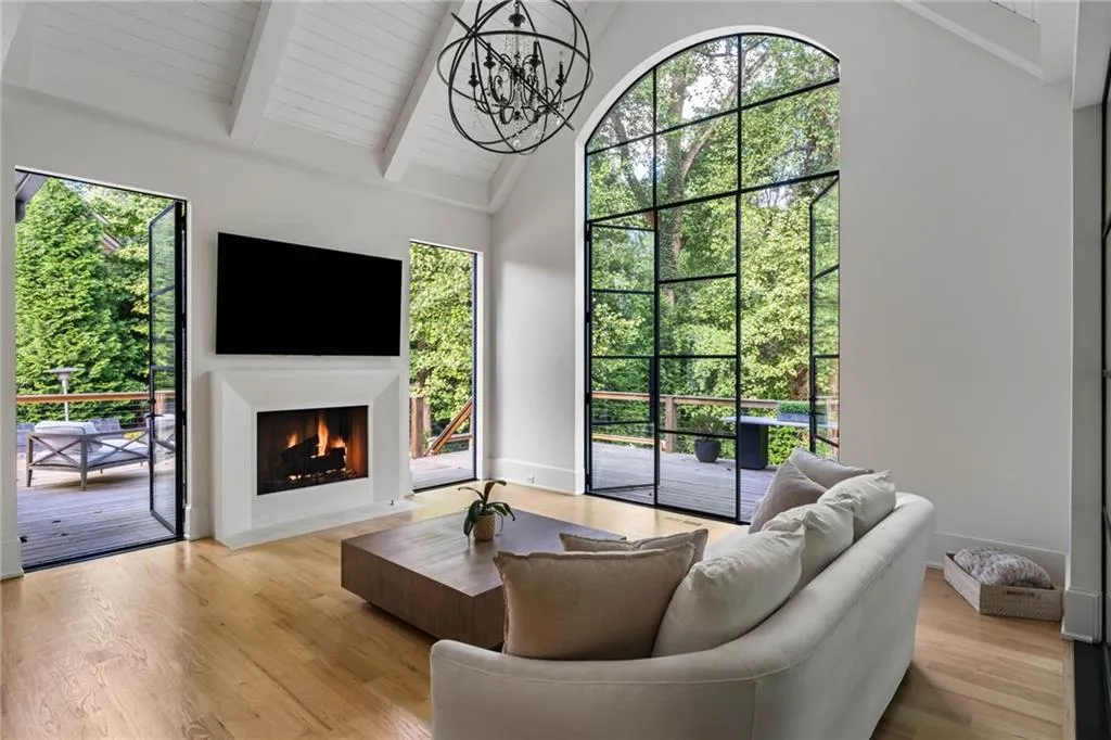 4715 Lake Forrest Drive, Atlanta, Georgia 30342, 6 Bedrooms Bedrooms, ,6 BathroomsBathrooms,Residential,For Sale,4715 Lake Forrest Drive,7639715