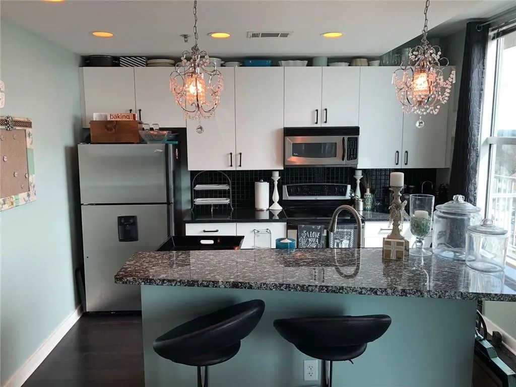 250 Pharr Road Ne Unit 814, Atlanta, Georgia 30305, 1 Bedroom Bedrooms, ,1 BathroomBathrooms,Residential,Sold,250 Pharr Road Ne Unit 814,6010034