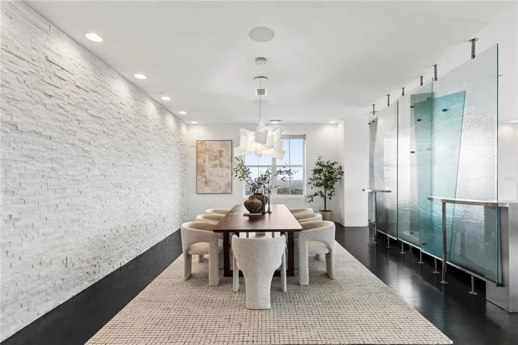 2881 Peachtree Road Ne Unit 2304, Atlanta, Georgia 30305, 3 Bedrooms Bedrooms, 0 ,2 BathroomsBathrooms,Residential,For Sale,2881 Peachtree Road Ne Unit 2304,7818650