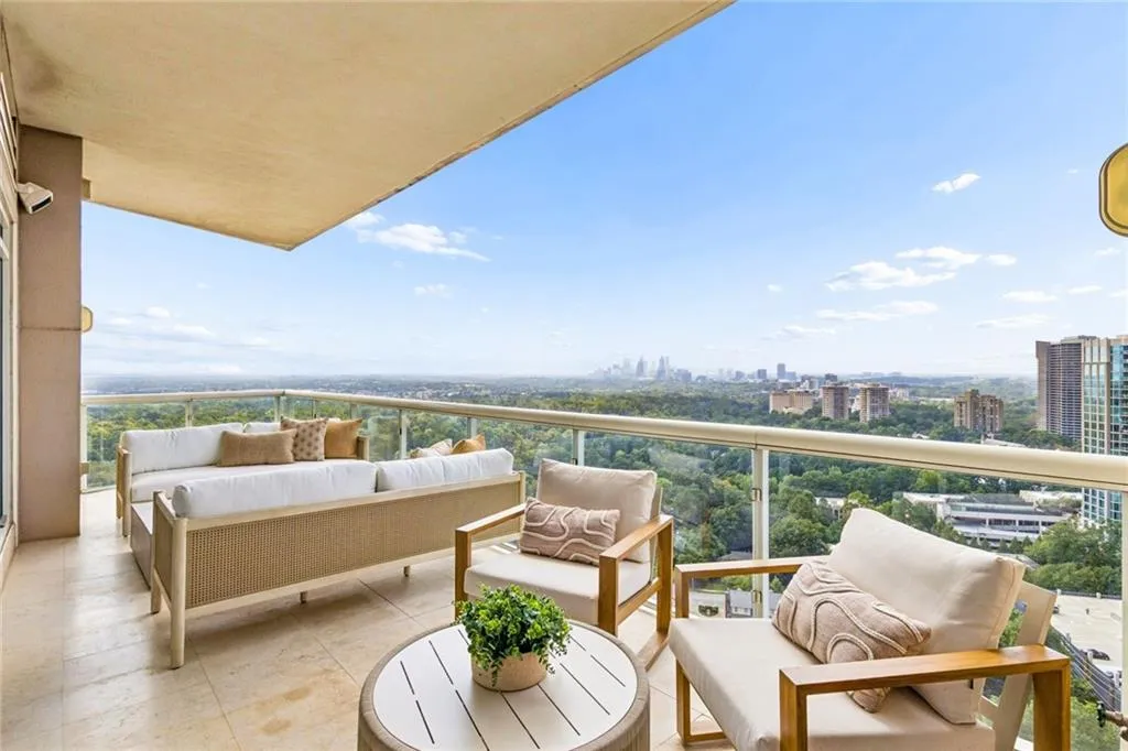 2881 Peachtree Road Ne Unit 2304, Atlanta, Georgia 30305, 3 Bedrooms Bedrooms, 0 ,2 BathroomsBathrooms,Residential,For Sale,2881 Peachtree Road Ne Unit 2304,7818650