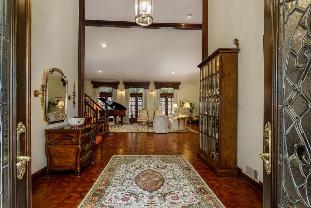 3445 Spalding Drive, Sandy Springs, Georgia 30350, 6 Bedrooms Bedrooms, ,3 BathroomsBathrooms,Residential,Sold,3445 Spalding Drive,6725369