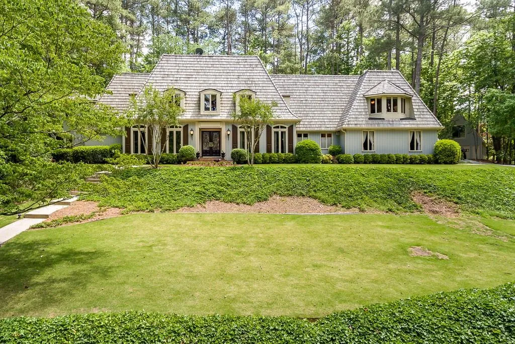 3445 Spalding Drive, Sandy Springs, Georgia 30350, 6 Bedrooms Bedrooms, ,3 BathroomsBathrooms,Residential,Sold,3445 Spalding Drive,6725369