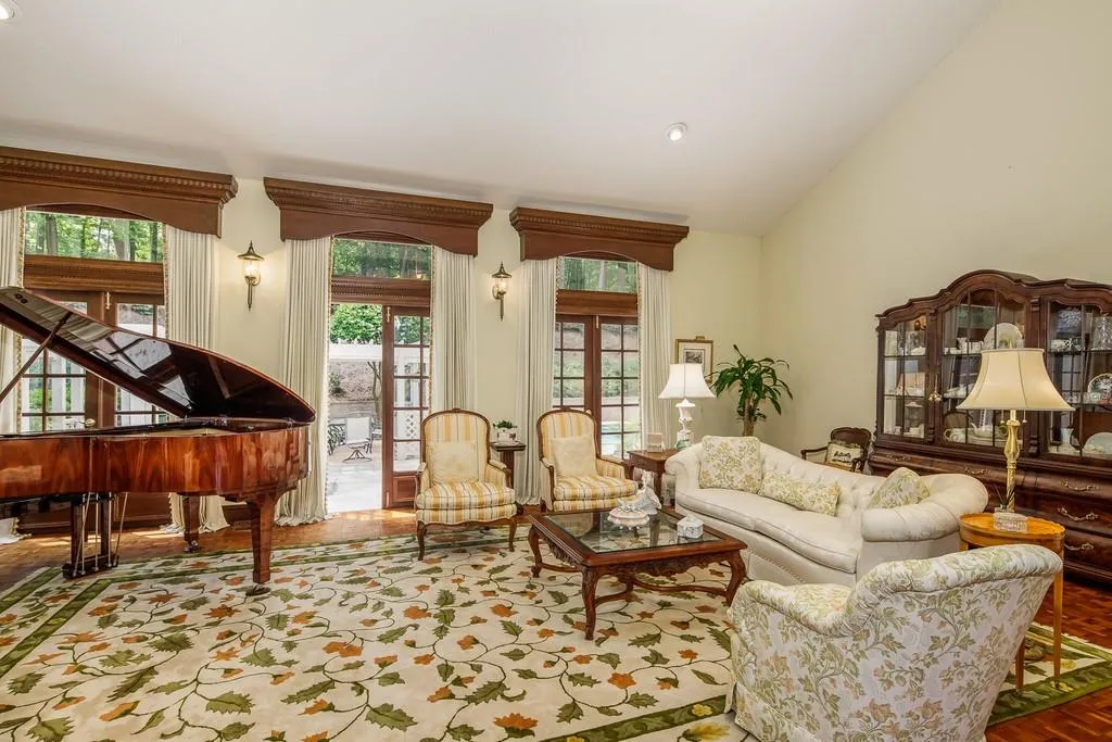 3445 Spalding Drive, Sandy Springs, Georgia 30350, 6 Bedrooms Bedrooms, ,3 BathroomsBathrooms,Residential,Sold,3445 Spalding Drive,6725369