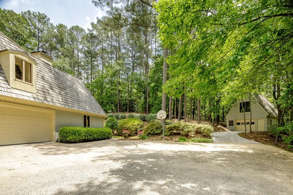 3445 Spalding Drive, Sandy Springs, Georgia 30350, 6 Bedrooms Bedrooms, ,3 BathroomsBathrooms,Residential,Sold,3445 Spalding Drive,6725369