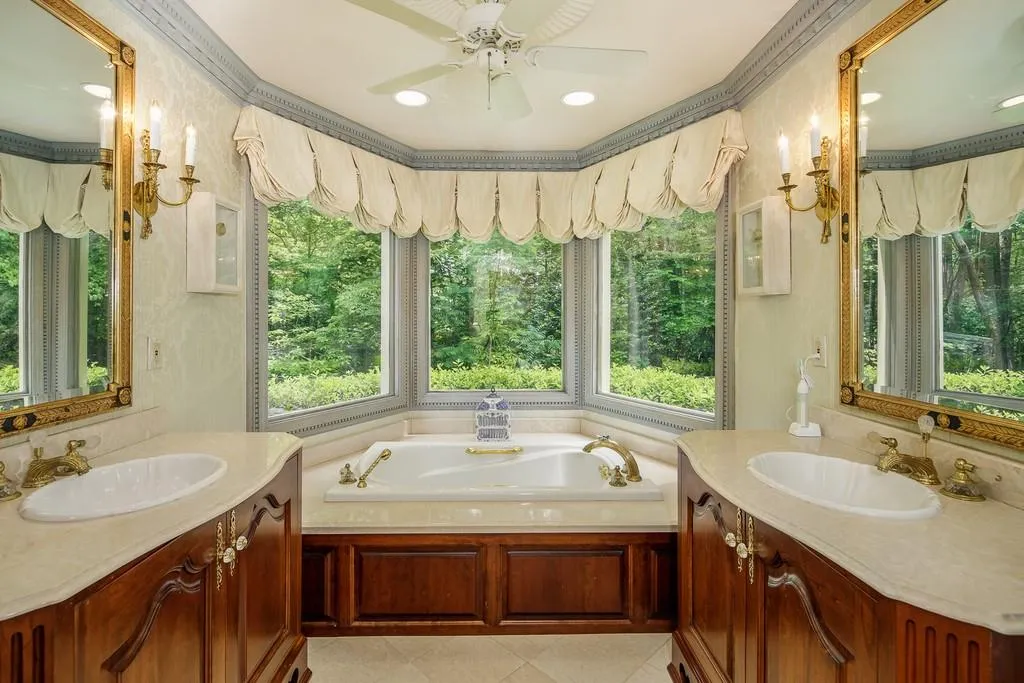 3445 Spalding Drive, Sandy Springs, Georgia 30350, 6 Bedrooms Bedrooms, ,3 BathroomsBathrooms,Residential,Sold,3445 Spalding Drive,6725369