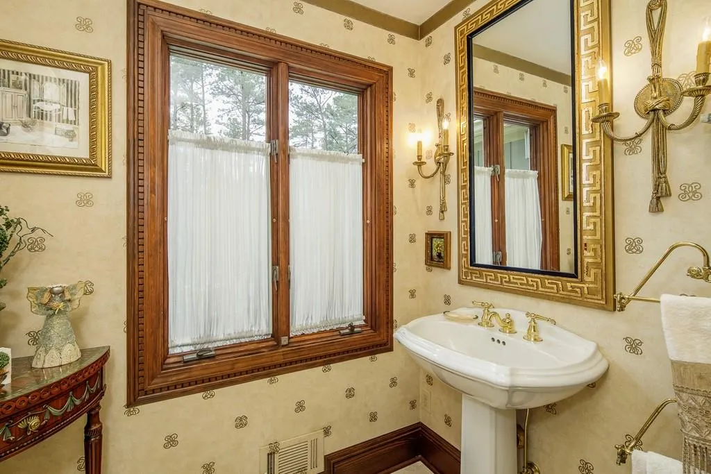 3445 Spalding Drive, Sandy Springs, Georgia 30350, 6 Bedrooms Bedrooms, ,3 BathroomsBathrooms,Residential,Sold,3445 Spalding Drive,6725369