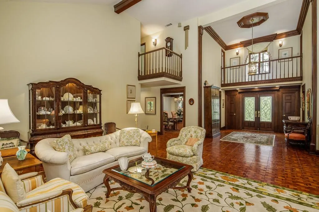 3445 Spalding Drive, Sandy Springs, Georgia 30350, 6 Bedrooms Bedrooms, ,3 BathroomsBathrooms,Residential,Sold,3445 Spalding Drive,6725369