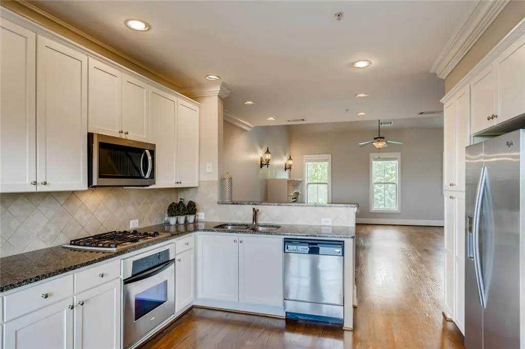 815 Perennial Drive, Sandy Springs, Georgia 30328, 3 Bedrooms Bedrooms, ,3 BathroomsBathrooms,Residential,Sold,815 Perennial Drive,6748901