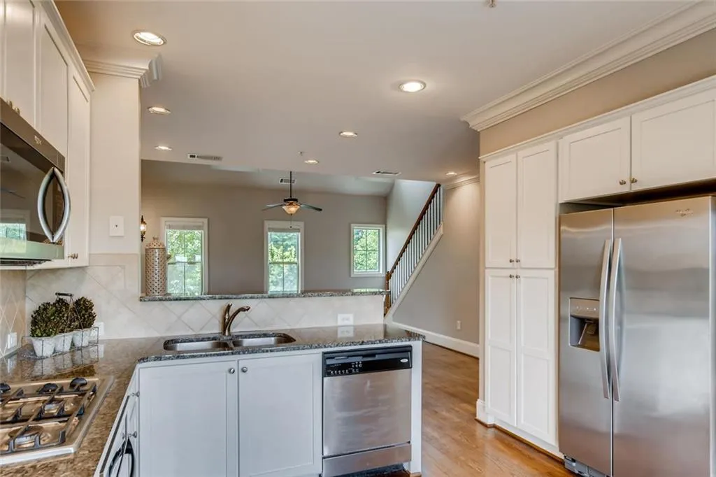 815 Perennial Drive, Sandy Springs, Georgia 30328, 3 Bedrooms Bedrooms, ,3 BathroomsBathrooms,Residential,Sold,815 Perennial Drive,6748901
