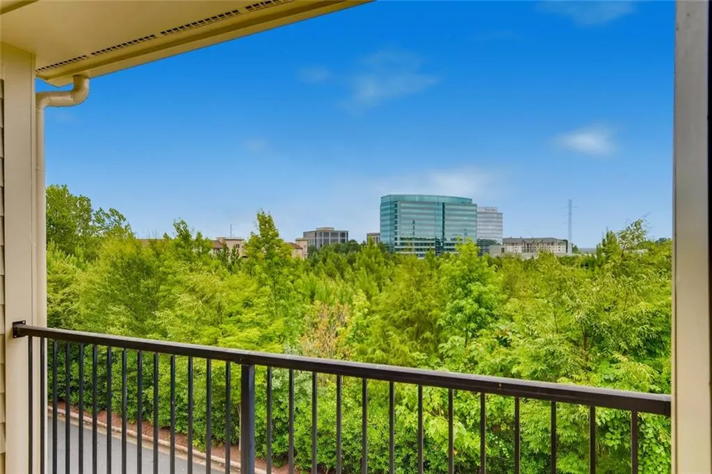 815 Perennial Drive, Sandy Springs, Georgia 30328, 3 Bedrooms Bedrooms, ,3 BathroomsBathrooms,Residential,Sold,815 Perennial Drive,6748901