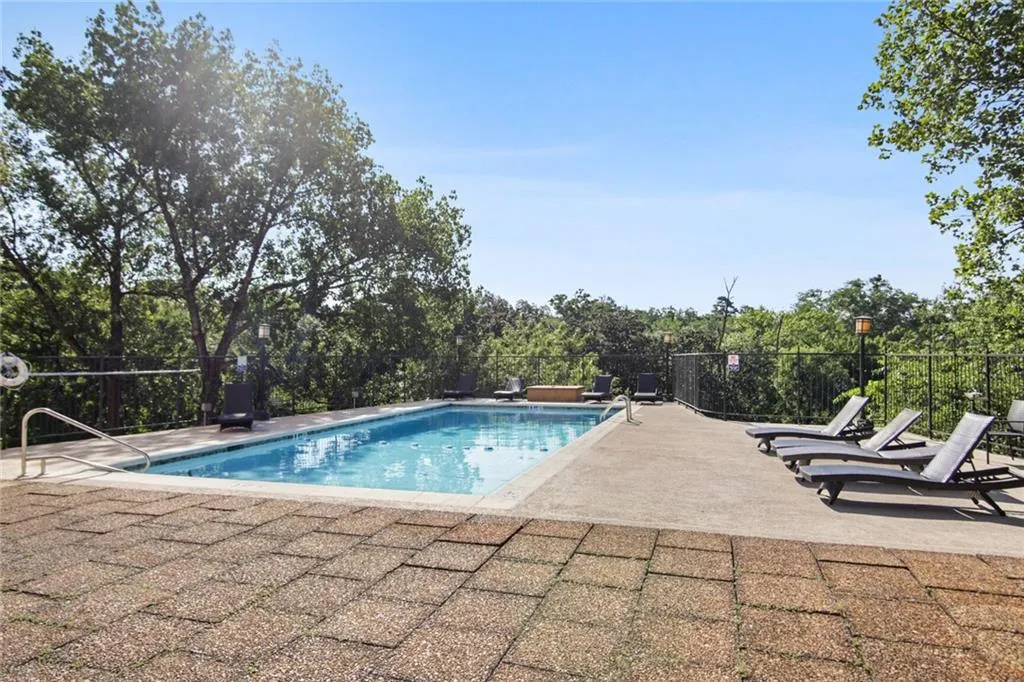 2285 Peachtree Road Ne, Atlanta, Georgia 30309, 1 Bedroom Bedrooms, ,1 BathroomBathrooms,Residential,For Sale,2285 Peachtree Road Ne,7648583