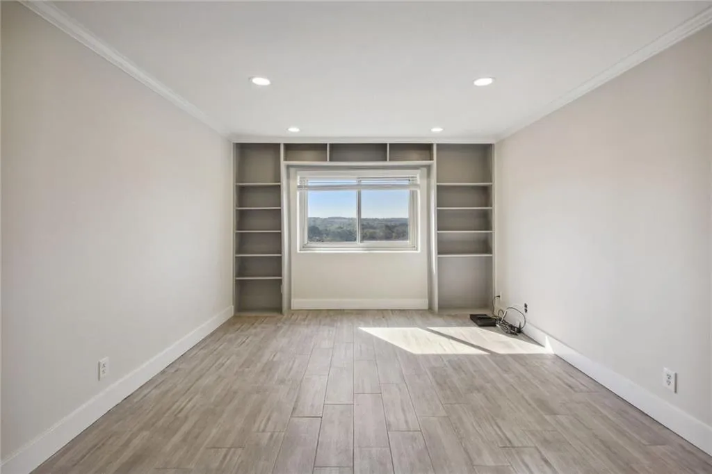 2285 Peachtree Road Ne, Atlanta, Georgia 30309, 1 Bedroom Bedrooms, ,1 BathroomBathrooms,Residential,For Sale,2285 Peachtree Road Ne,7648583