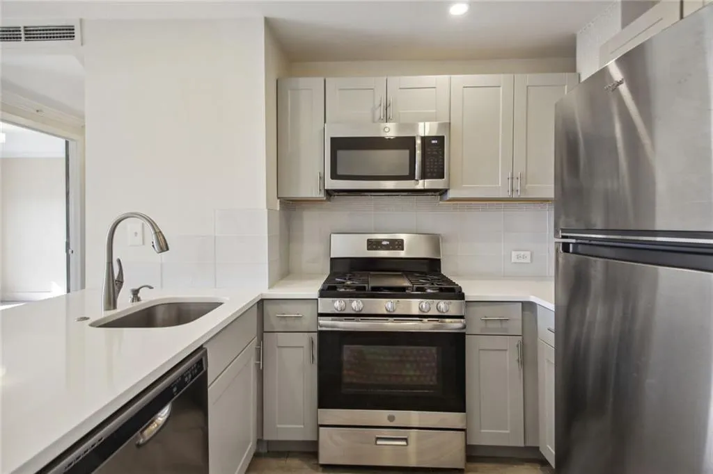 2285 Peachtree Road Ne, Atlanta, Georgia 30309, 1 Bedroom Bedrooms, ,1 BathroomBathrooms,Residential,For Sale,2285 Peachtree Road Ne,7648583