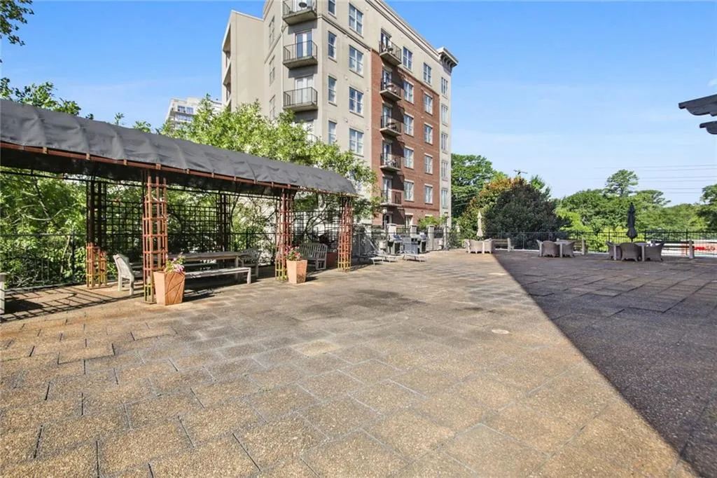 2285 Peachtree Road Ne, Atlanta, Georgia 30309, 1 Bedroom Bedrooms, ,1 BathroomBathrooms,Residential,For Sale,2285 Peachtree Road Ne,7648583