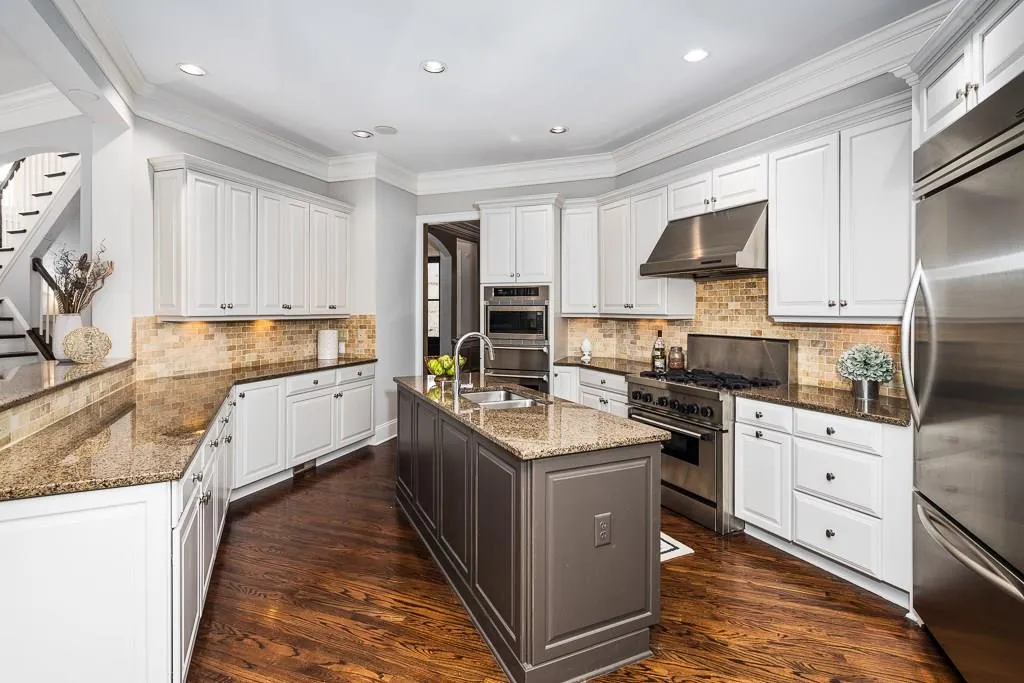 825 Glengate Place, Sandy Springs, Georgia 30328, 6 Bedrooms Bedrooms, ,5 BathroomsBathrooms,Residential,Sold,825 Glengate Place,5994068 825 Glengate Place, Sandy Springs, Georgia 30328, 6 Bedrooms Bedrooms, ,5 BathroomsBathrooms,Residential,Sold,825 Glengate Place,5994068