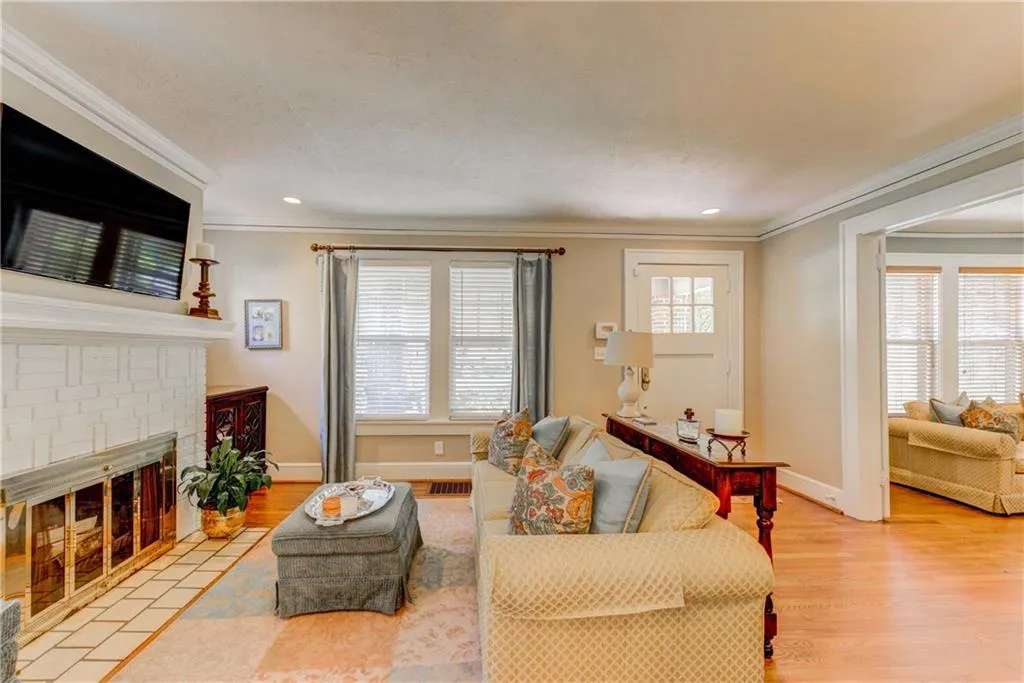 2212 Willow Avenue Ne, Atlanta, Georgia 30305, 2 Bedrooms Bedrooms, ,2 BathroomsBathrooms,Residential,Sold,2212 Willow Avenue Ne,6010982