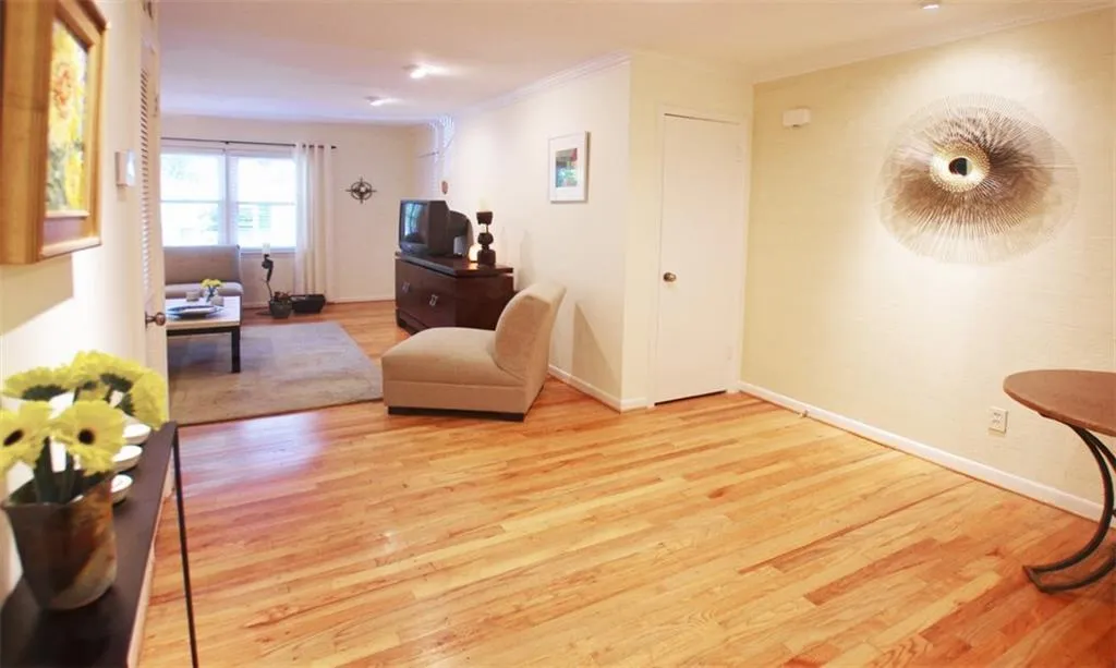 3510 Roswell Road Nw Unit F3, Atlanta, Georgia 30305, 2 Bedrooms Bedrooms, ,2 BathroomsBathrooms,Residential,Sold,3510 Roswell Road Nw Unit F3,5750493