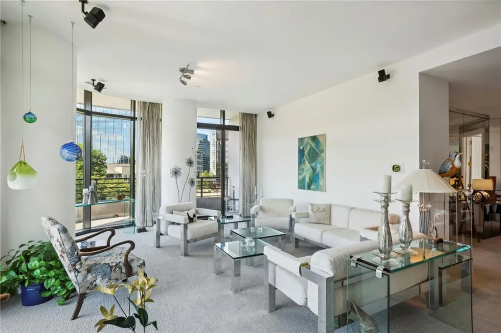 750 Park Avenue Ne Unit 6s, Atlanta, Georgia 30326, 2 Bedrooms Bedrooms, ,2 BathroomsBathrooms,Residential,For Sale,750 Park Avenue Ne Unit 6s,7373452
