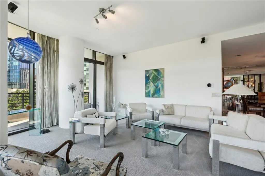 750 Park Avenue Ne Unit 6s, Atlanta, Georgia 30326, 2 Bedrooms Bedrooms, ,2 BathroomsBathrooms,Residential,For Sale,750 Park Avenue Ne Unit 6s,7373452