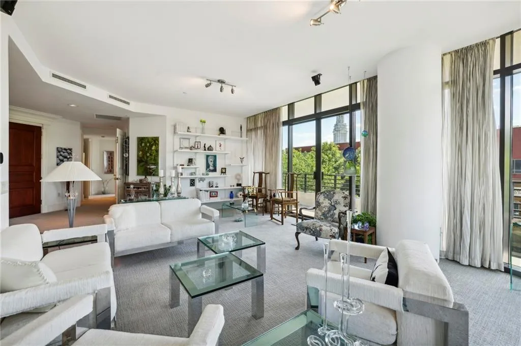 750 Park Avenue Ne Unit 6s, Atlanta, Georgia 30326, 2 Bedrooms Bedrooms, ,2 BathroomsBathrooms,Residential,For Sale,750 Park Avenue Ne Unit 6s,7373452