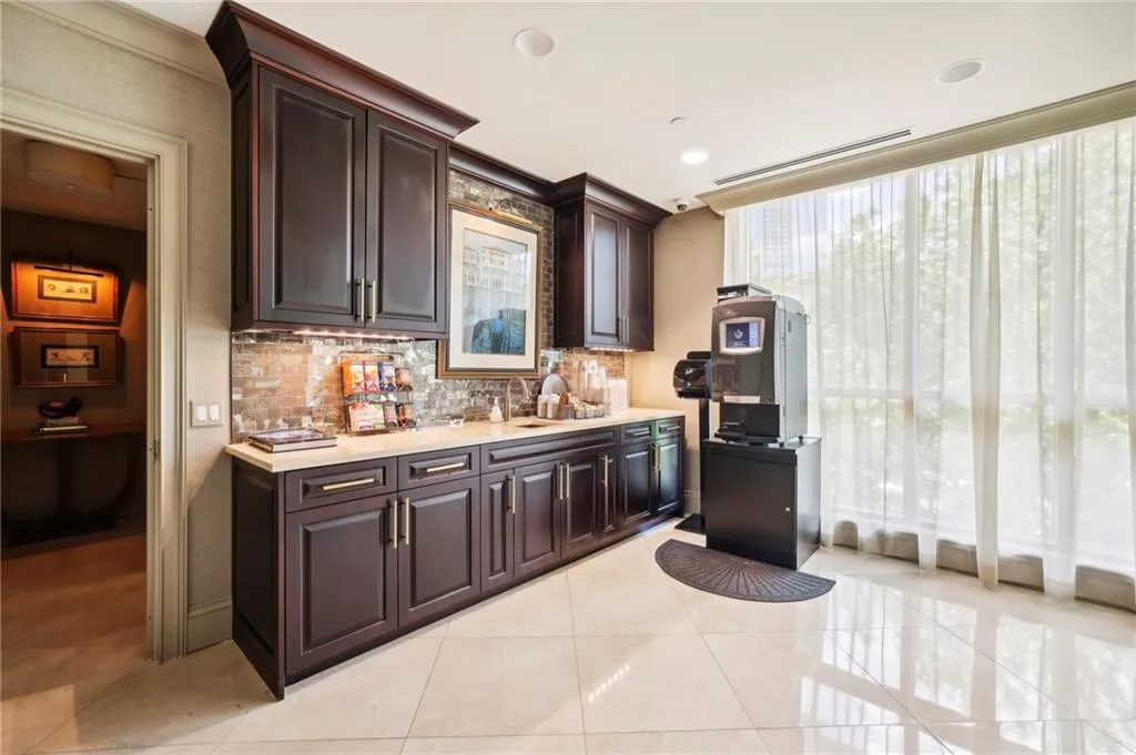 750 Park Avenue Ne Unit 6s, Atlanta, Georgia 30326, 2 Bedrooms Bedrooms, ,2 BathroomsBathrooms,Residential,For Sale,750 Park Avenue Ne Unit 6s,7373452