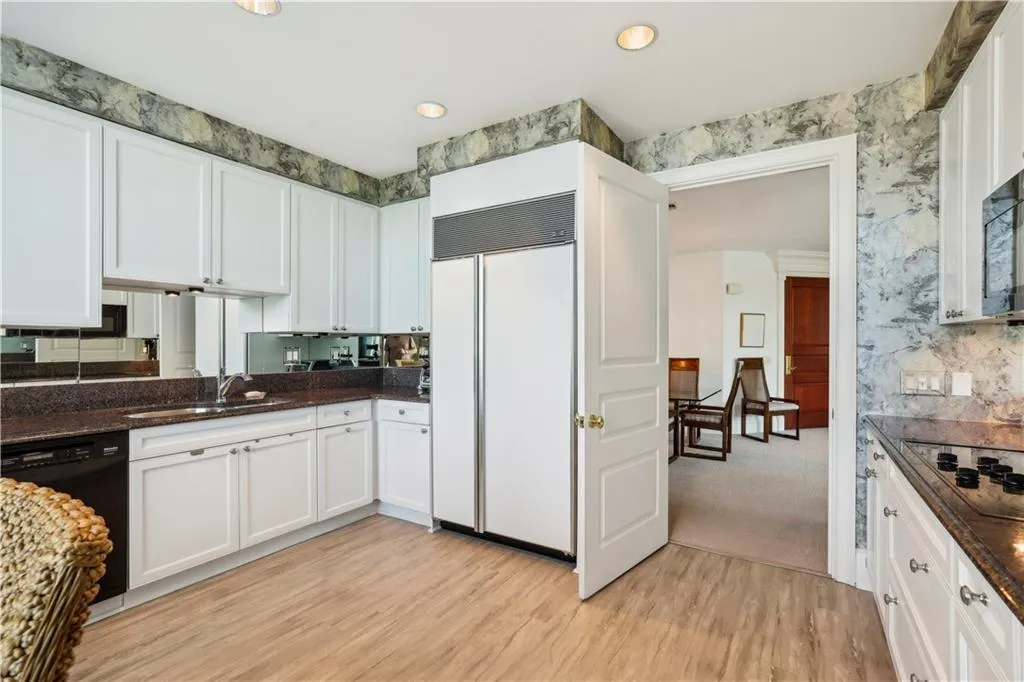 750 Park Avenue Ne Unit 6s, Atlanta, Georgia 30326, 2 Bedrooms Bedrooms, ,2 BathroomsBathrooms,Residential,For Sale,750 Park Avenue Ne Unit 6s,7373452