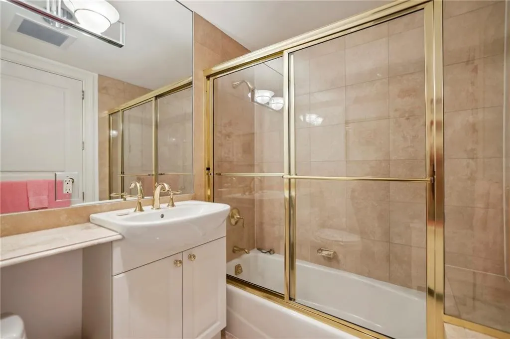 750 Park Avenue Ne Unit 6s, Atlanta, Georgia 30326, 2 Bedrooms Bedrooms, ,2 BathroomsBathrooms,Residential,For Sale,750 Park Avenue Ne Unit 6s,7373452