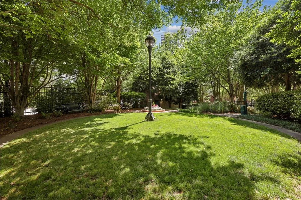 750 Park Avenue Ne Unit 6s, Atlanta, Georgia 30326, 2 Bedrooms Bedrooms, ,2 BathroomsBathrooms,Residential,For Sale,750 Park Avenue Ne Unit 6s,7373452