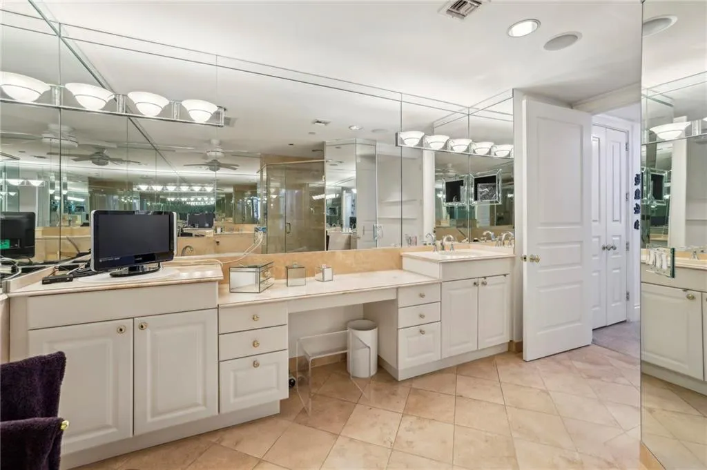 750 Park Avenue Ne Unit 6s, Atlanta, Georgia 30326, 2 Bedrooms Bedrooms, ,2 BathroomsBathrooms,Residential,For Sale,750 Park Avenue Ne Unit 6s,7373452