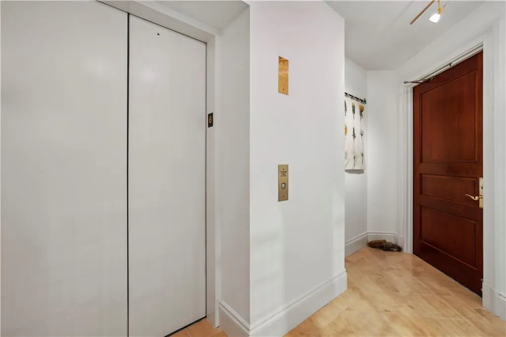 750 Park Avenue Ne Unit 6s, Atlanta, Georgia 30326, 2 Bedrooms Bedrooms, ,2 BathroomsBathrooms,Residential,For Sale,750 Park Avenue Ne Unit 6s,7373452