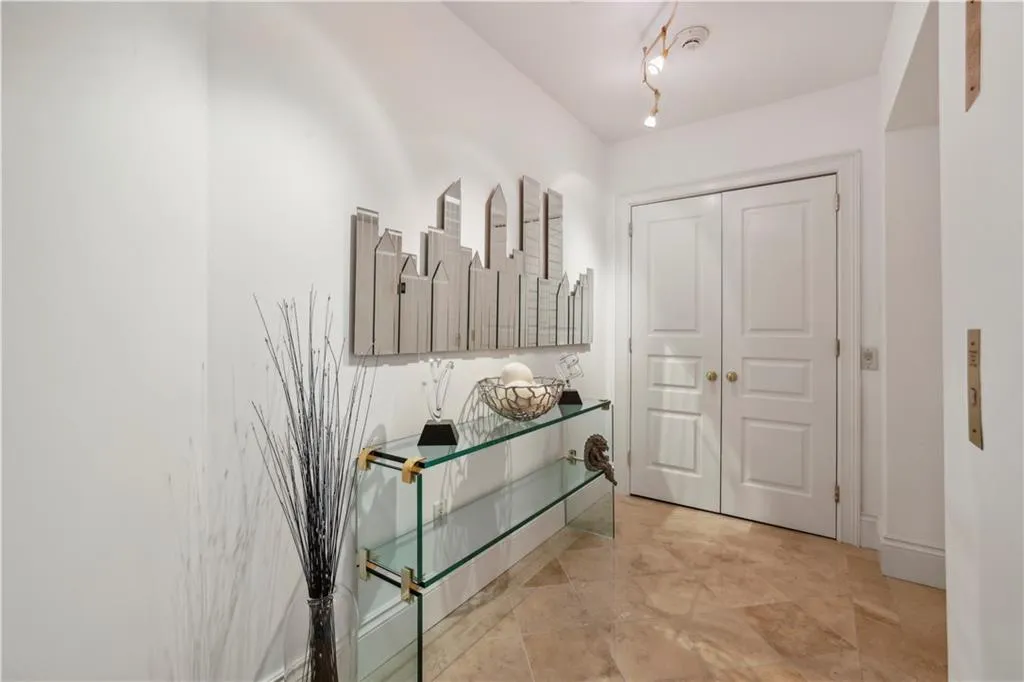 750 Park Avenue Ne Unit 6s, Atlanta, Georgia 30326, 2 Bedrooms Bedrooms, ,2 BathroomsBathrooms,Residential,For Sale,750 Park Avenue Ne Unit 6s,7373452