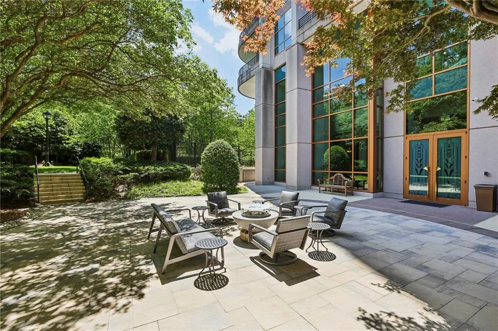 750 Park Avenue Ne Unit 6s, Atlanta, Georgia 30326, 2 Bedrooms Bedrooms, ,2 BathroomsBathrooms,Residential,For Sale,750 Park Avenue Ne Unit 6s,7373452