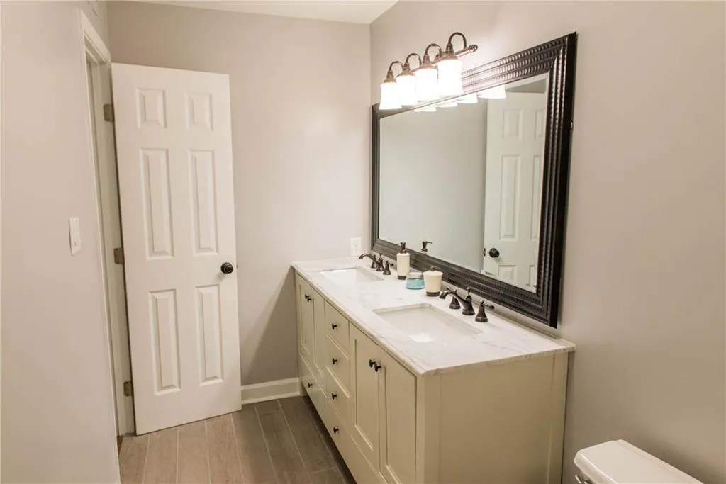 5149 Roswell Road Unit 1/49, Atlanta, Georgia 30342, 2 Bedrooms Bedrooms, ,1 BathroomBathrooms,Residential,Sold,5149 Roswell Road Unit 1/49,5830103