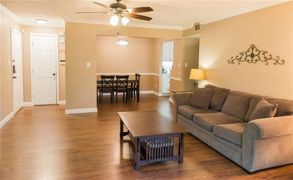 5149 Roswell Road Unit 1/49, Atlanta, Georgia 30342, 2 Bedrooms Bedrooms, ,1 BathroomBathrooms,Residential,Sold,5149 Roswell Road Unit 1/49,5830103