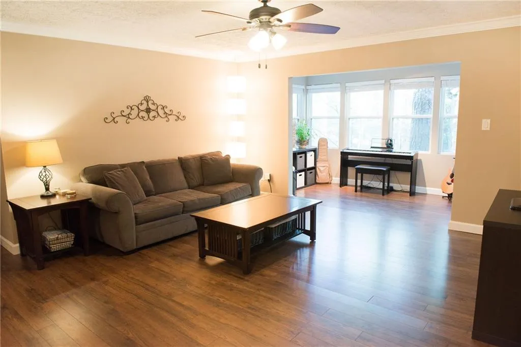 5149 Roswell Road Unit 1/49, Atlanta, Georgia 30342, 2 Bedrooms Bedrooms, ,1 BathroomBathrooms,Residential,Sold,5149 Roswell Road Unit 1/49,5830103